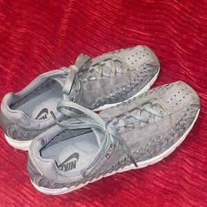SALE💝RARE Nike Grey Shoes Women’s Size 8